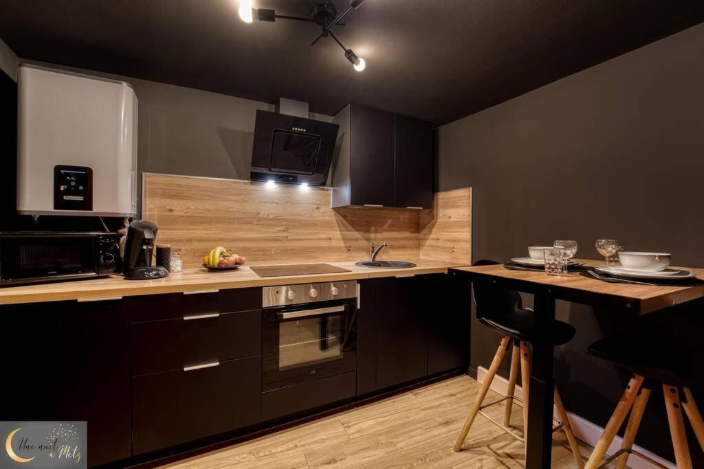 La Chambre Noire Au Coeur De Мец Экстерьер фото