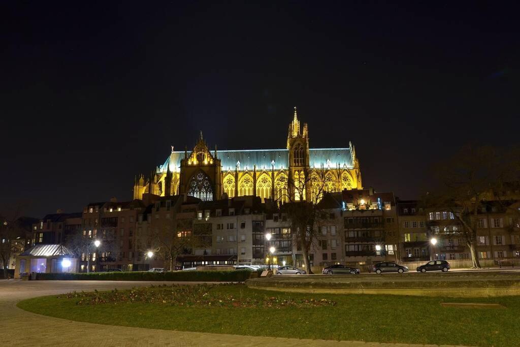 La Chambre Noire Au Coeur De Мец Экстерьер фото